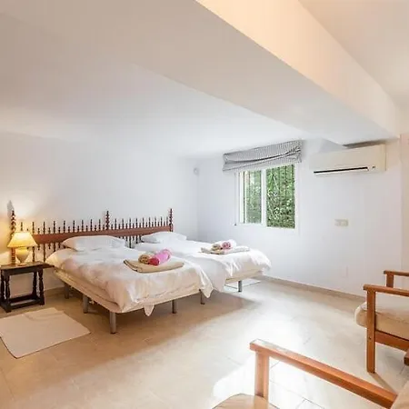 Casa La Concha - Luxury 6 Bedroom In Marbella, Beautiful Mountain View, Heated Swimming Pool, 15min Walk To Puerto Banus Beaches, Sleeps Up To 12 Willa