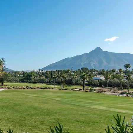 Casa La Concha - Luxury 6 Bedroom In Marbella, Beautiful Mountain View, Heated Swimming Pool, 15min Walk To Puerto Banus Beaches, Sleeps Up To 12 Willa Marbella