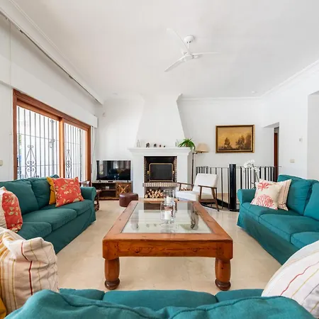 Casa La Concha - Luxury 6 Bedroom In Marbella, Beautiful Mountain View, Heated Swimming Pool, 15min Walk To Puerto Banus Beaches, Sleeps Up To 12 Willa