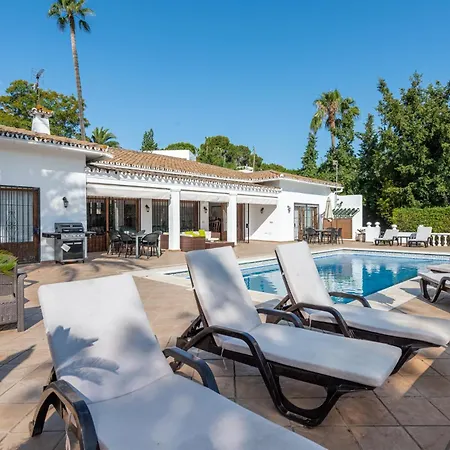 Casa La Concha - Luxury 6 Bedroom In Marbella, Beautiful Mountain View, Heated Swimming Pool, 15min Walk To Puerto Banus Beaches, Sleeps Up To 12 Willa