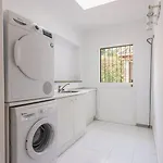 Casa La Concha - Luxury 6 Bedroom In Marbella, Beautiful Mountain View, Heated Swimming Pool, 15min Walk To Puerto Banus Beaches, Sleeps Up To 12 ヴィラ