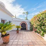 Casa La Concha - Luxury 6 Bedroom In Marbella, Beautiful Mountain View, Heated Swimming Pool, 15min Walk To Puerto Banus Beaches, Sleeps Up To 12