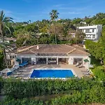 Casa La Concha - Luxury 6 Bedroom In Marbella, Beautiful Mountain View, Heated Swimming Pool, 15min Walk To Puerto Banus Beaches, Sleeps Up To 12