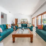 Casa La Concha - Luxury 6 Bedroom In Marbella, Beautiful Mountain View, Heated Swimming Pool, 15min Walk To Puerto Banus Beaches, Sleeps Up To 12 * マルベーリャ