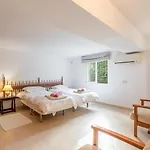 Casa La Concha - Luxury 6 Bedroom In Marbella, Beautiful Mountain View, Heated Swimming Pool, 15min Walk To Puerto Banus Beaches, Sleeps Up To 12 ヴィラ