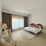 ヴィラ Casa La Concha - Luxury 6 Bedroom In Marbella, Beautiful Mountain View, Heated Swimming Pool, 15min Walk To Puerto Banus Beaches, Sleeps Up To 12 マルベーリャ