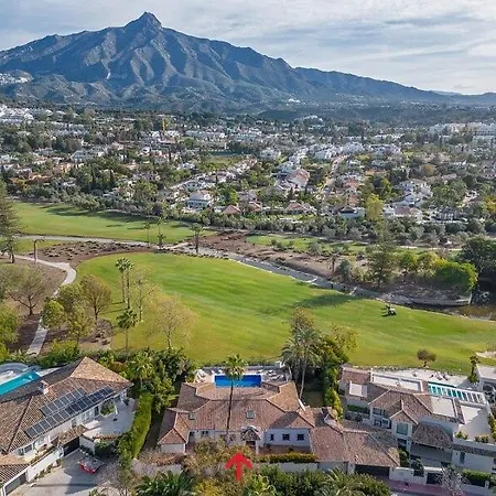 Villa Casa La Concha - Luxury 6 Bedroom In Marbella, Beautiful Mountain View, Heated Swimming Pool, 15min Walk To Puerto Banus Beaches, Sleeps Up To 12