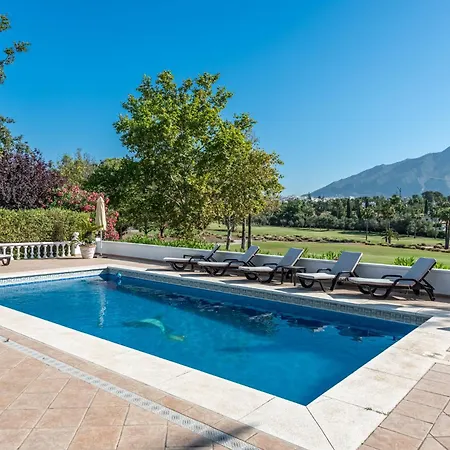 Casa La Concha - Luxury 6 Bedroom In Marbella, Beautiful Mountain View, Heated Swimming Pool, 15min Walk To Puerto Banus Beaches, Sleeps Up To 12 Villa *