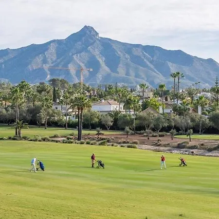 Villa Casa La Concha - Luxury 6 Bedroom In Marbella, Beautiful Mountain View, Heated Swimming Pool, 15min Walk To Puerto Banus Beaches, Sleeps Up To 12