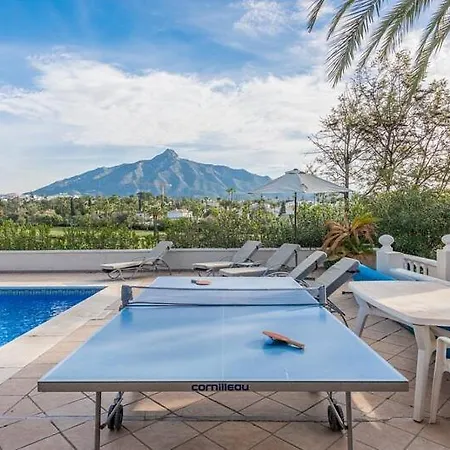 Casa La Concha - Luxury 6 Bedroom In Marbella, Beautiful Mountain View, Heated Swimming Pool, 15min Walk To Puerto Banus Beaches, Sleeps Up To 12 *