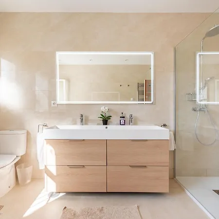 Casa La Concha - Luxury 6 Bedroom In Marbella, Beautiful Mountain View, Heated Swimming Pool, 15min Walk To Puerto Banus Beaches, Sleeps Up To 12 Villa *