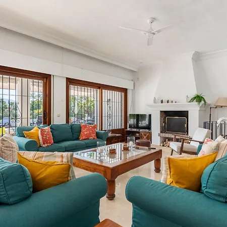 Casa La Concha - Luxury 6 Bedroom In Marbella, Beautiful Mountain View, Heated Swimming Pool, 15min Walk To Puerto Banus Beaches, Sleeps Up To 12 * Marbella