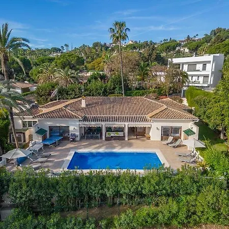 Casa La Concha - Luxury 6 Bedroom In Marbella, Beautiful Mountain View, Heated Swimming Pool, 15min Walk To Puerto Banus Beaches, Sleeps Up To 12