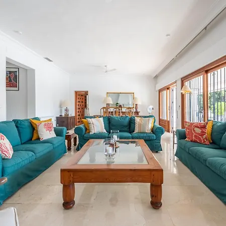 Casa La Concha - Luxury 6 Bedroom In Marbella, Beautiful Mountain View, Heated Swimming Pool, 15min Walk To Puerto Banus Beaches, Sleeps Up To 12 * מארבלה