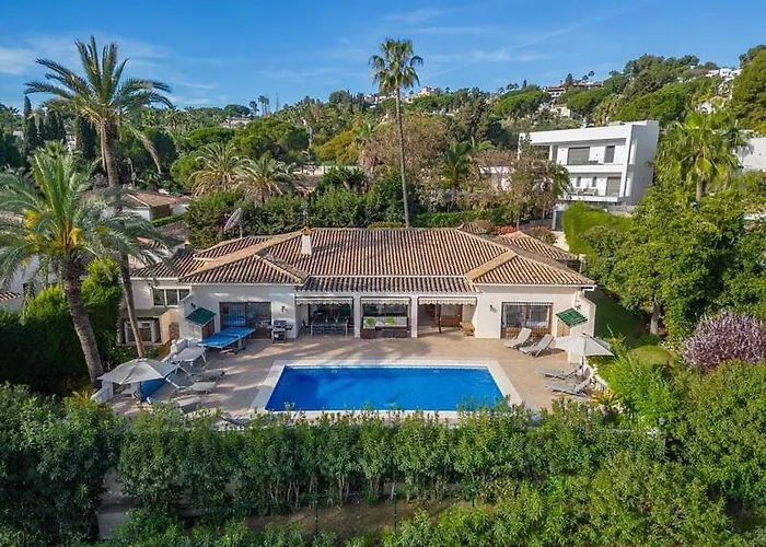 Casa La Concha - Luxury 6 Bedroom In Marbella, Beautiful Mountain View, Heated Swimming Pool, 15min Walk To Puerto Banus Beaches, Sleeps Up To 12