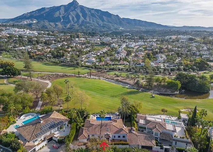 Villa Casa La Concha - Luxury 6 Bedroom In Marbella, Beautiful Mountain View, Heated Swimming Pool, 15min Walk To Puerto Banus Beaches, Sleeps Up To 12