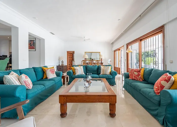 Casa La Concha - Luxury 6 Bedroom In Marbella, Beautiful Mountain View, Heated Swimming Pool, 15min Walk To Puerto Banus Beaches, Sleeps Up To 12 * Marbella
