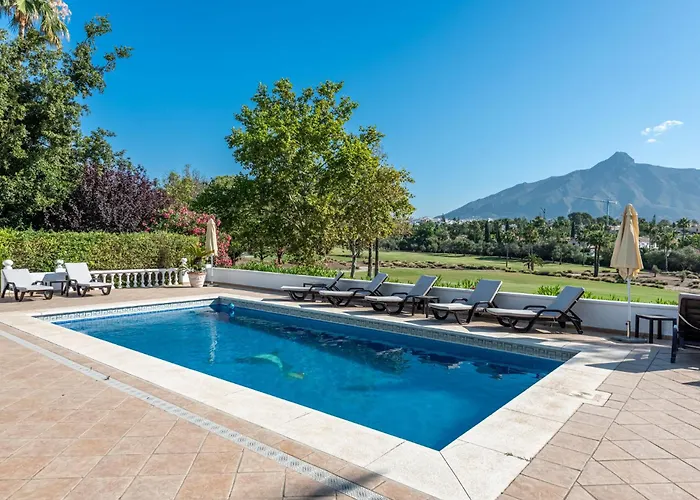 Casa La Concha - Luxury 6 Bedroom In Marbella, Beautiful Mountain View, Heated Swimming Pool, 15min Walk To Puerto Banus Beaches, Sleeps Up To 12 Villa *