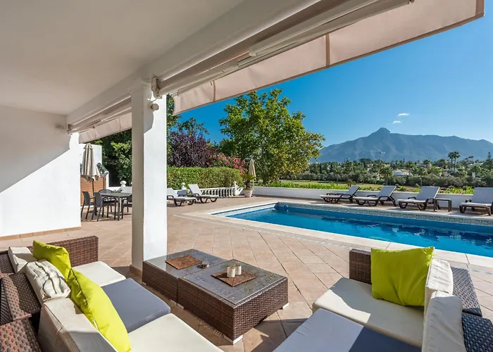 Casa La Concha - Luxury 6 Bedroom In Marbella, Beautiful Mountain View, Heated Swimming Pool, 15min Walk To Puerto Banus Beaches, Sleeps Up To 12 Marbella