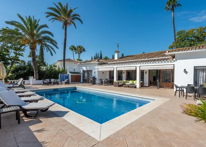 Casa La Concha - Luxury 6 Bedroom In Marbella, Beautiful Mountain View, Heated Swimming Pool, 15min Walk To Puerto Banus Beaches, Sleeps Up To 12
