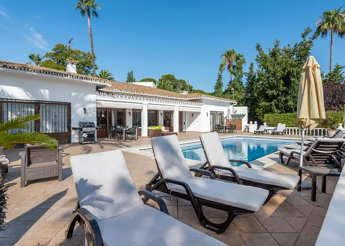 Casa La Concha - Luxury 6 Bedroom In Marbella, Beautiful Mountain View, Heated Swimming Pool, 15min Walk To Puerto Banus Beaches, Sleeps Up To 12 Villa